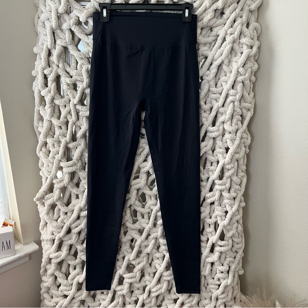 NIKE SKIMS MATTE LEGGING 26 INCH NWT - OBSIDIAN